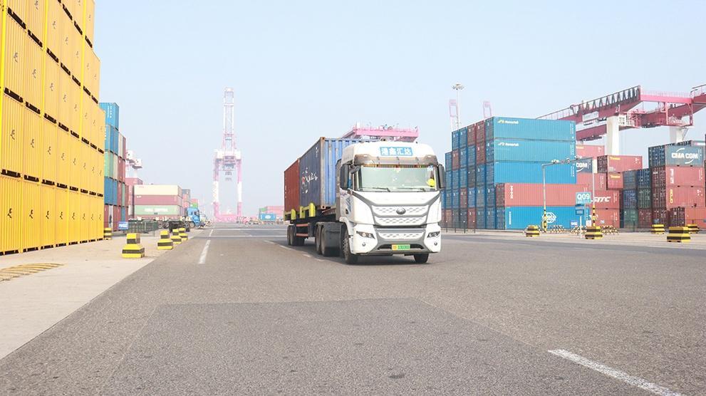 Ghi lại câu chuyện làm giàu | Xe tải nặng Yutong giúp doanh nghiệp tiết kiệm ít nhất 500 vạn nhân dân tệ mỗi năm như thế nào?