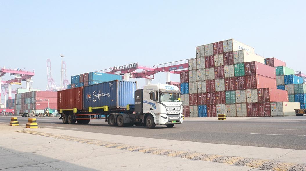 Ghi lại câu chuyện làm giàu | Xe tải nặng Yutong giúp doanh nghiệp tiết kiệm ít nhất 500 vạn nhân dân tệ mỗi năm như thế nào?