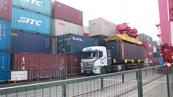 Ghi lại câu chuyện làm giàu | Xe tải nặng Yutong giúp doanh nghiệp tiết kiệm ít nhất 500 vạn nhân dân tệ mỗi năm như thế nào?